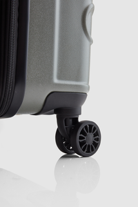 Insignia 2.0 67cm Suitcase
